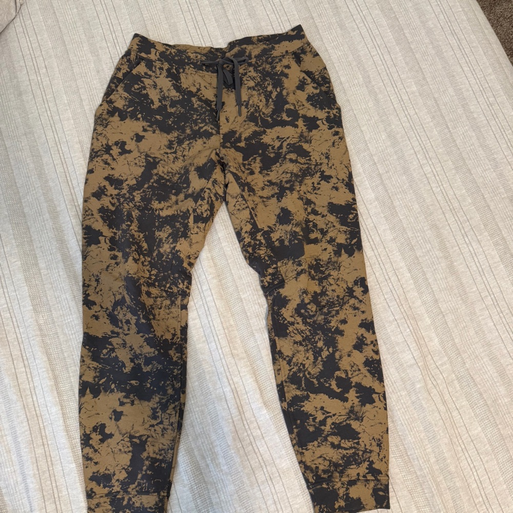 Lululemon men’s city sweat set in graphite grey and artifact - Picture 5 of 5